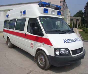 XB5040XJHLC3-H型救护车图片