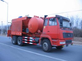 稀浆封层车