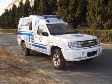 东风牌ZN5030XJHMBX救护车