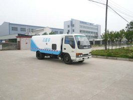 扫路车