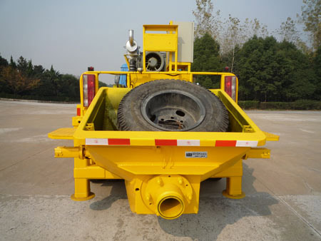 陆霸牌LB5126THBK1-EQ车载式混凝土泵车公告图片