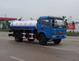 吸粪车