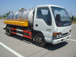 吸污车