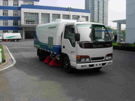 扫路车