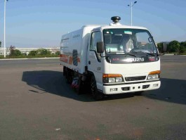 扫路车