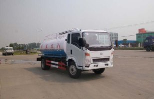 吸粪车