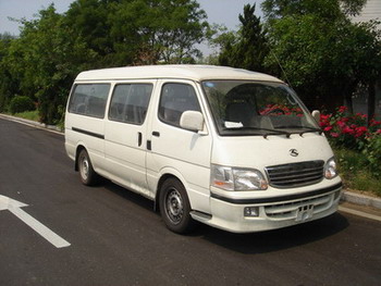 金龙5.2米10-14座轻型客车(XMQ6520E3)