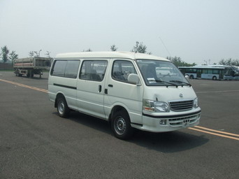 金龙5.3米10-14座轻型客车(XMQ6530E23)