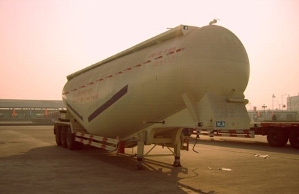 华宇达13米26.9吨粉粒物料运输半挂车(LHY9407GFL)