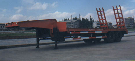 华威驰乐11米18.5吨工程机械运输半挂车(SGZ9260TGJ-G)
