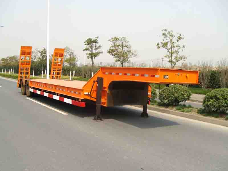申宝12.9米20吨低平板半挂车(SB9271AE3D2)
