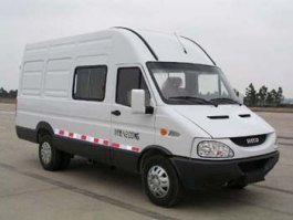 依维柯牌NJ5046XXY2NS依维柯厢式运输车