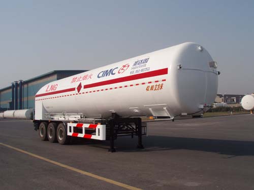 圣达因13米16.8吨低温液体运输半挂车(SDY9390GDYT)
