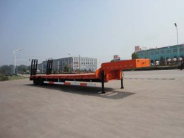 低平板半挂车