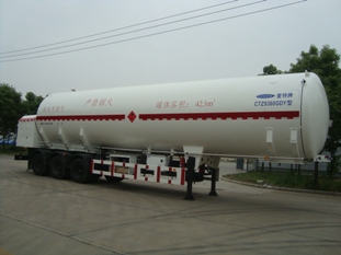 查特13米15.7吨低温液体运输半挂车(CTZ9360GDY)