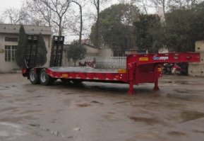 低平板半挂车