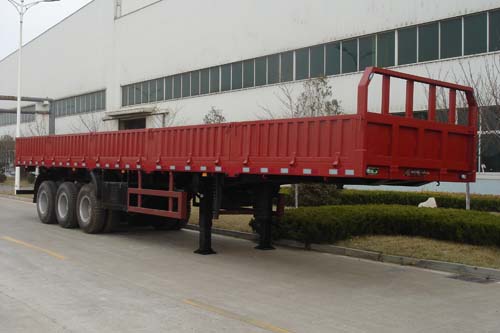 青特13米31.5吨半挂车(QDT9401)