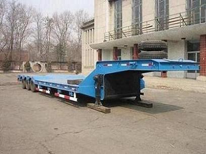 新阳12米25吨低平板半挂车(XY9320DP)