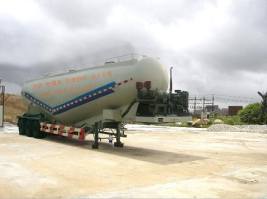 粉粒物料运输半挂车