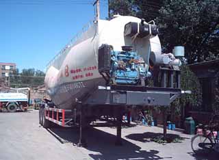 张拖12.2米28吨粉粒物料运输半挂车(ZTC9400GFL)