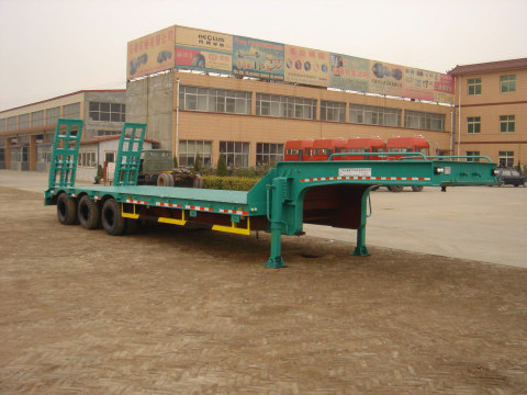 川腾13米20吨低平板运输半挂车(HBS9281TDP)