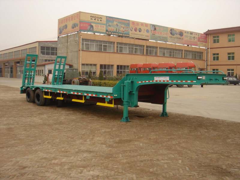 川腾11米13吨低平板运输半挂车(HBS9191TDP)