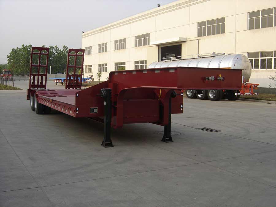 兴扬12.6米26吨低平板半挂车(XYZ9351TDP)