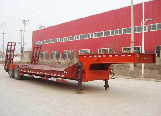兆鑫12米27.2吨低平板半挂车(CHQ9351TDP)