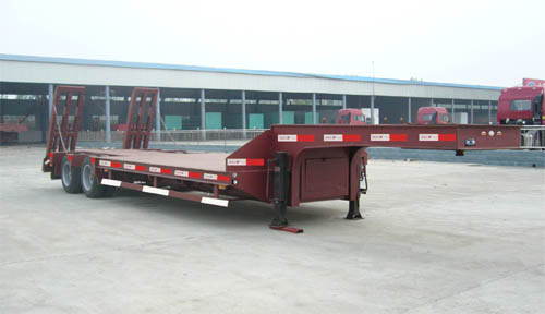 华宇达12米26吨低平板半挂车(LHY9330TDPA)