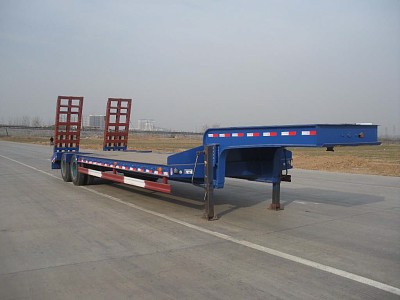 可利尔11.8米28.2吨低平板半挂车(SZY9351TDP)