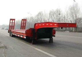 低平板半挂车