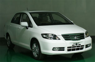 理念牌HG7150FAM型轿车