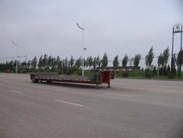 低平板运输半挂车