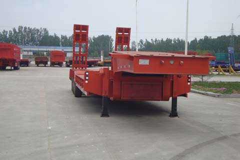 万事达13米33吨低平板运输半挂车(SDW9406TDP)
