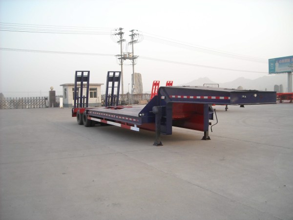 顺运12.8米31.8吨低平板半挂车(HYY9406TDP)