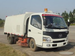扫路车