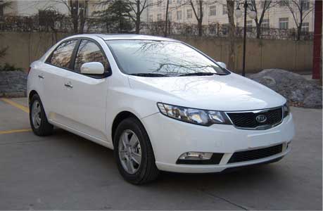 起亚牌YQZ7165AE5型轿车