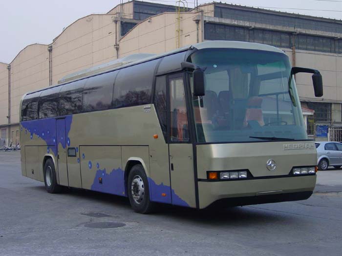 北方12米24-53座豪华旅游客车(BFC6120B-1)