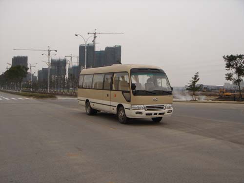 金龙7米10-23座客车(KLQ6702E3)