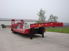 低平板半挂车