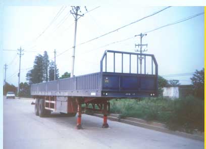 圣龙10米28吨半挂车(ZXG9350)