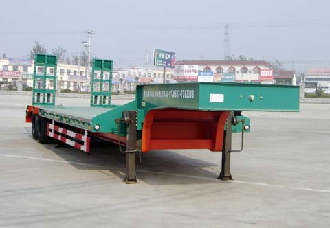 梁山东岳12.8米20.5吨低平板运输半挂车(CSQ9281TDPA)