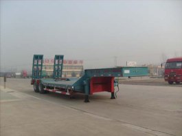 低平板运输半挂车