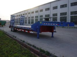低平板半挂车