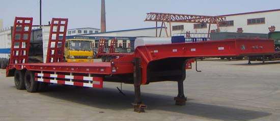 旭达12.4米17.9吨低平板半挂车(CFJ9261TDP)
