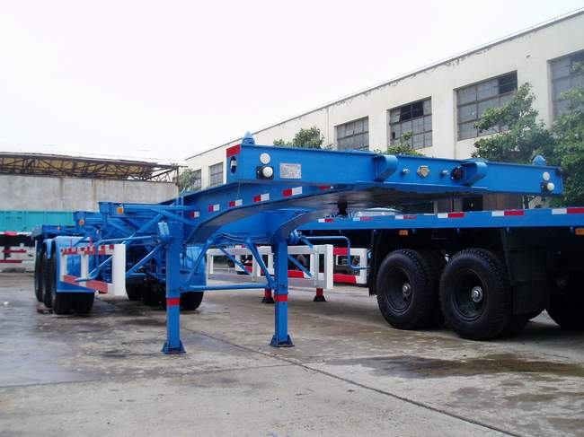 培新12.5米30.5吨集装箱运输半挂车(XH9371TJZ)