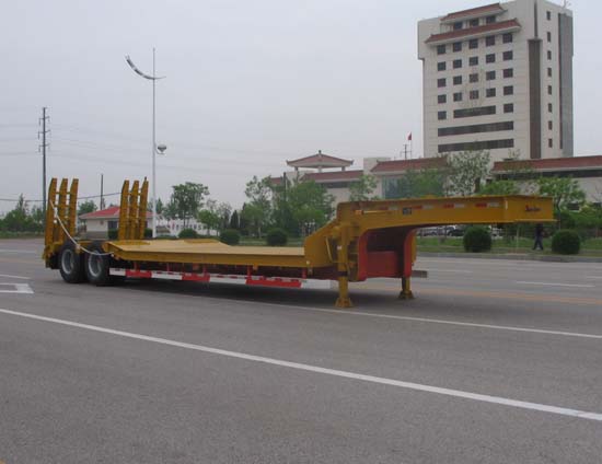 中集13米20.4吨低平板运输半挂车(ZJV9300TDPYK)