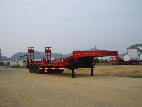 中商汽车13米32吨低平板半挂车(ZL9404TDP)