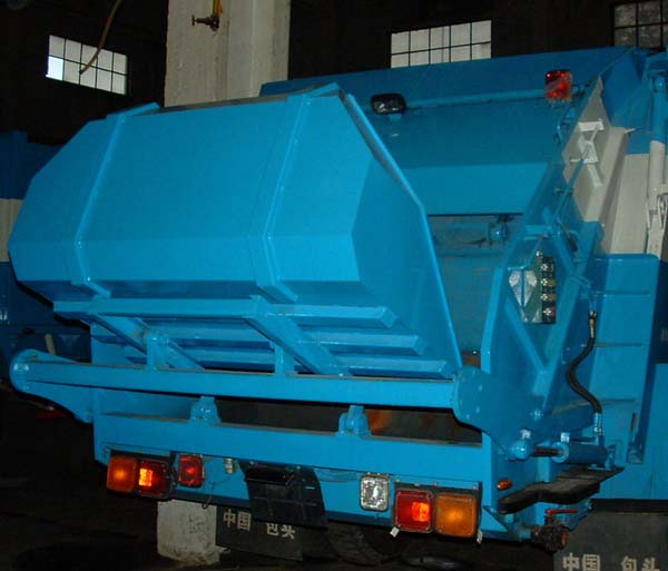 北方重工牌BZ5080ZYS后装压缩式垃圾车公告图片