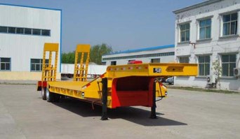 低平板半挂车